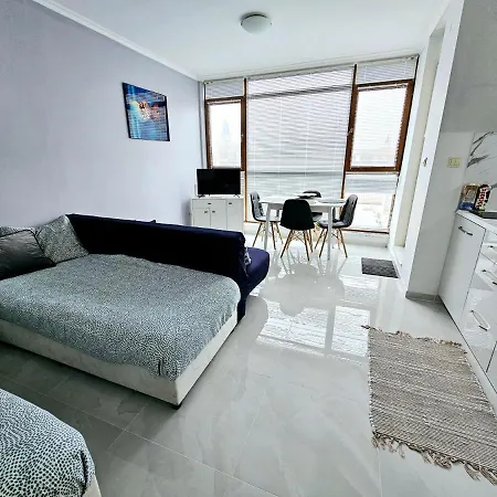 Apartament With Balcony 300m From