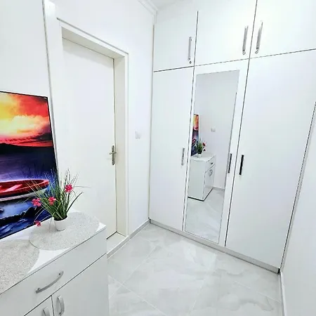 Appartamento With Balcony 300m From *